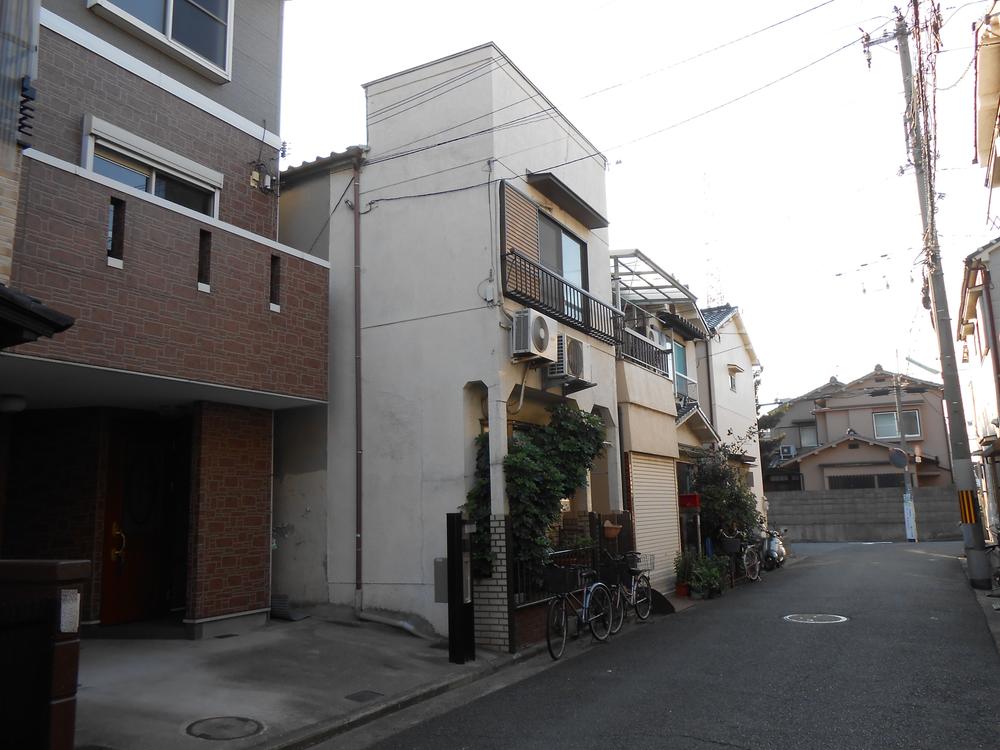 Local photos, including front road. Traffic volume is also less peace of mind.