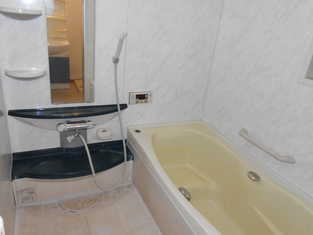 Bathroom. Spacious bathroom heals every day of fatigue.