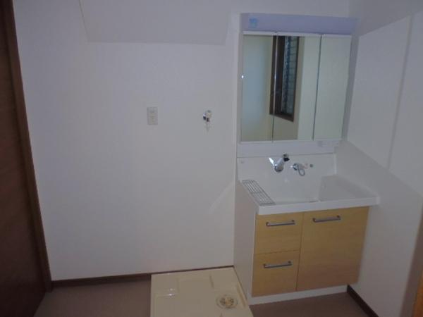 Wash basin, toilet. Dressed in smooth wash room of the room