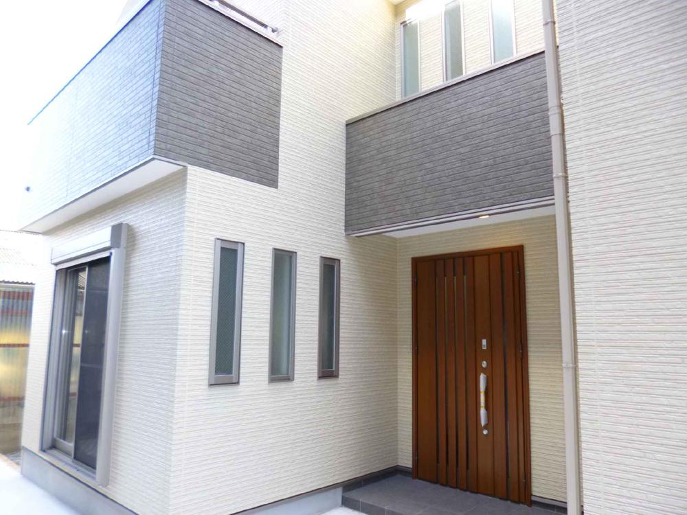 Local appearance photo. There frontage of the building is also about 9m, It has become a very fine appearance!