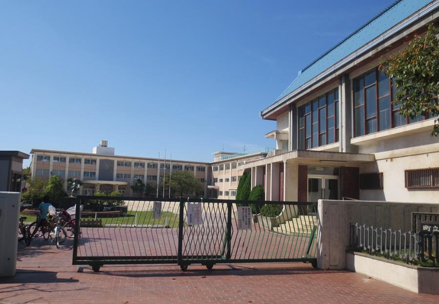 Other. Kindergarten from nursery, small ・ All up to junior high school within walking distance. Commuting also safe for children ・ It is safe. (Tadaoka elementary school / A 3-minute walk)