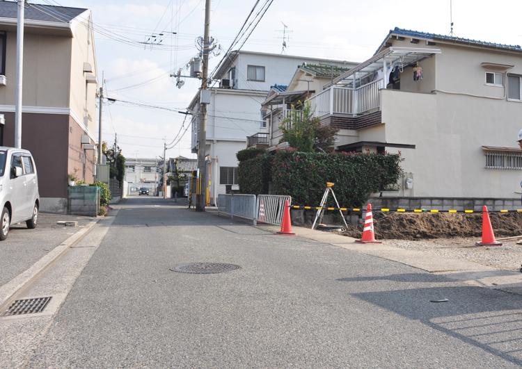 Local photos, including front road. Photographed by the local (2013 November shooting)