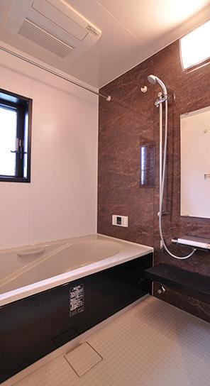 Bathroom. Bathroom to wash away the fatigue of the day.