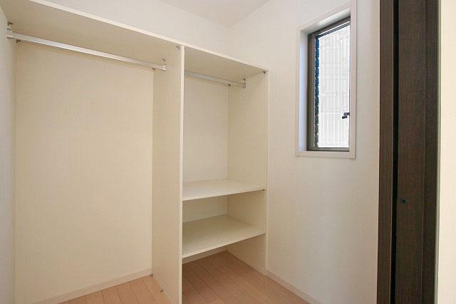 Receipt. Walk-in closet