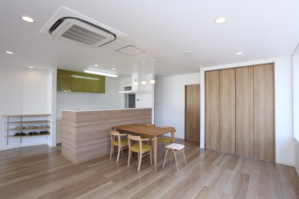 Building plan example (introspection photo). Flooring standard adopted Riaro (two grooves T) Of course, interior joinery is also Riaro. Back kitchen, secret! ! It's amazing, Please come to play in our company by all means!