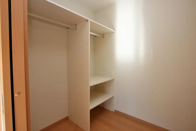 Receipt. Internal walk-in closet