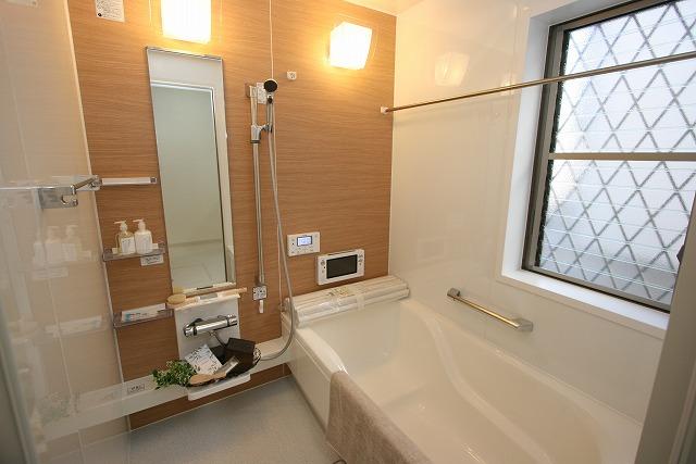 Bathroom. Bathroom Dryer / With bathroom TV