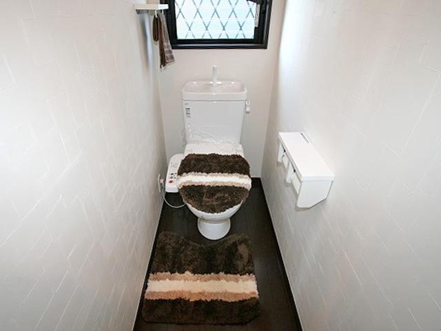 Toilet. First floor toilet