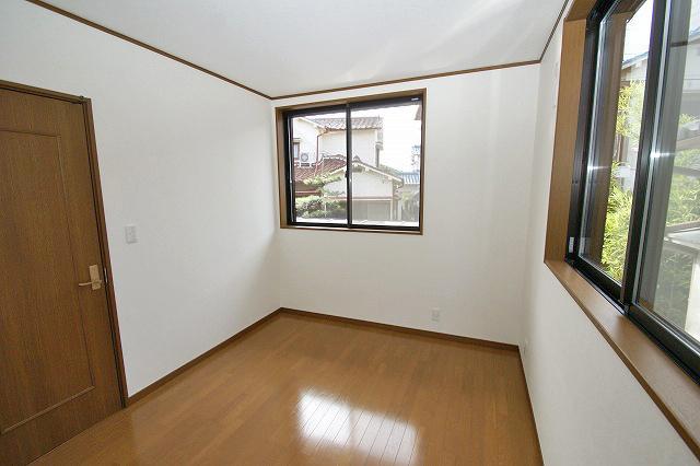 Non-living room. 2 Kaiyoshitsu