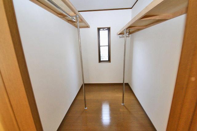 Receipt. Walk-in closet