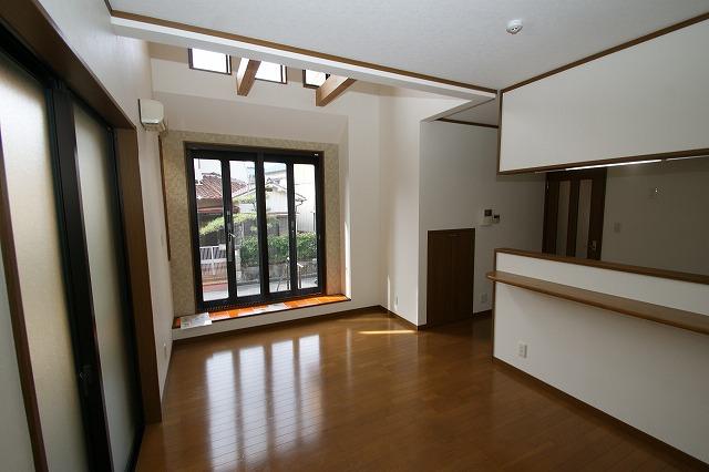 Living. Cross re-covered settled