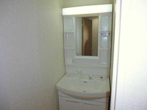 Wash basin, toilet