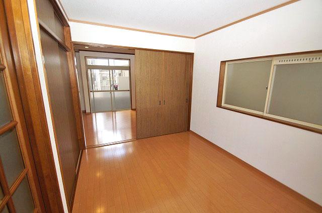 Non-living room. cross ・ Flooring Insect