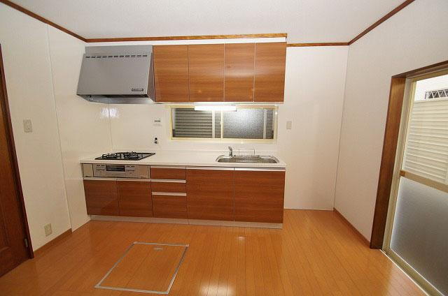 Kitchen. Underfloor storage had made
