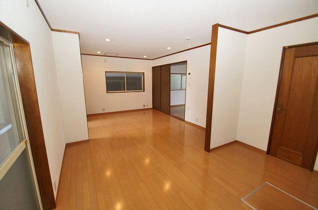 Living. cross ・ Flooring Insect