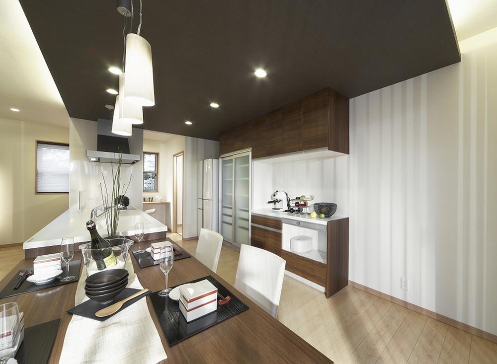 exhibition hall / Showroom. Dining became kitchen and stretch. Also because plenty of work space, Likely also be fun cooking together with your children. Cupboard, Pantry also comfortable kitchen equipped (Gallery House)