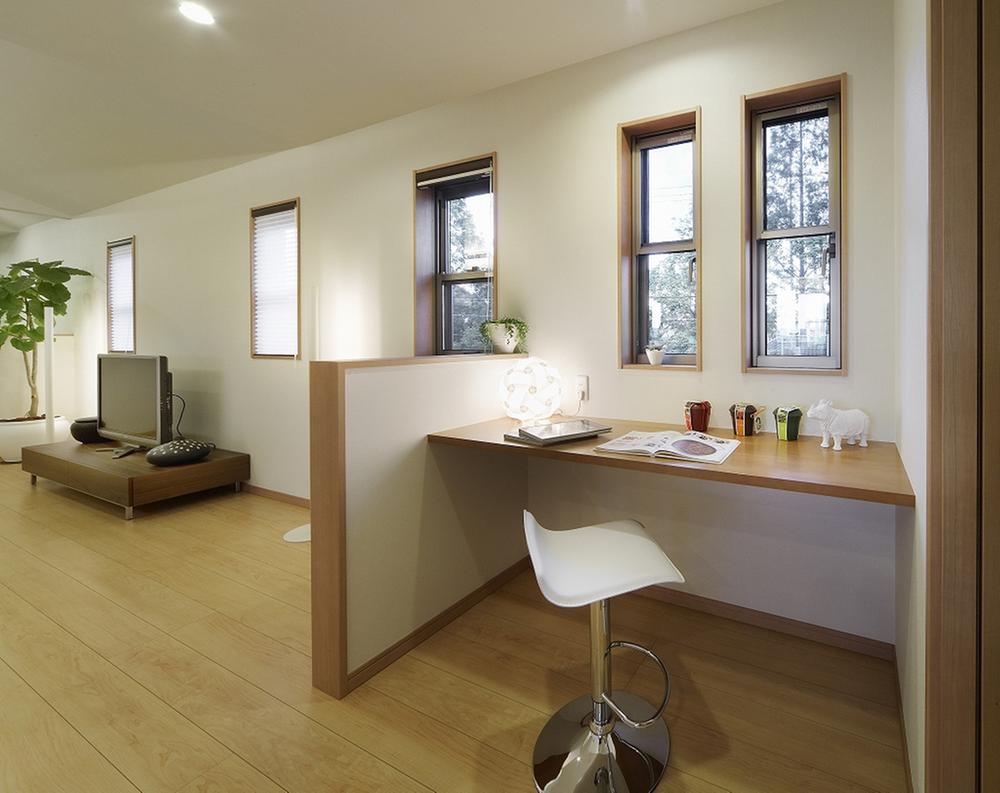 exhibition hall / Showroom. Provided with the housework space between the pantry and the kitchen, And such so that it can be ironing or a computer in between dishes, Popular with busy mom (Gallery House)