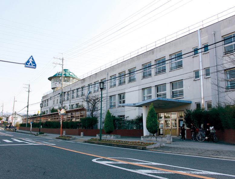 Junior high school. Sennan 930m until junior high school