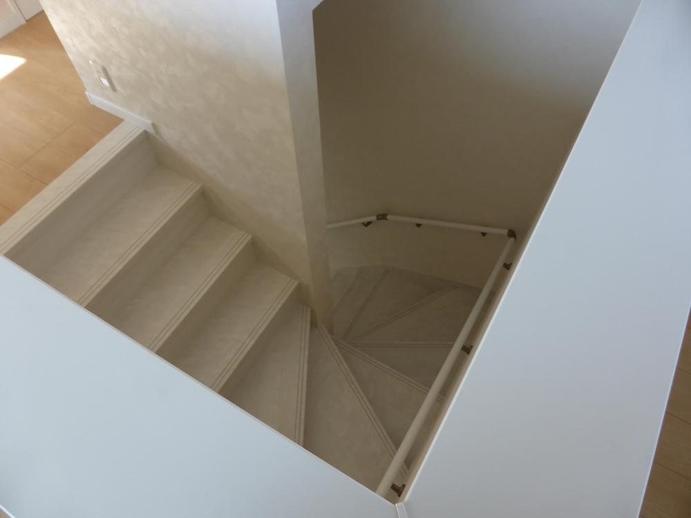 Other introspection. Open-minded around the stairs was a white tones