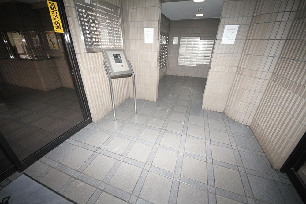 Entrance. Common areas
