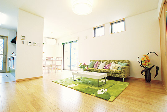 Living. Outside of the bright pleasant dining windows with wood deck, Directly from the garden and out OK (model house)