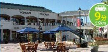 Shopping centre. Rinku Premium Outlets to 5900m