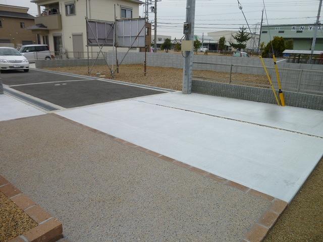 Parking lot. Parallel two possible parking