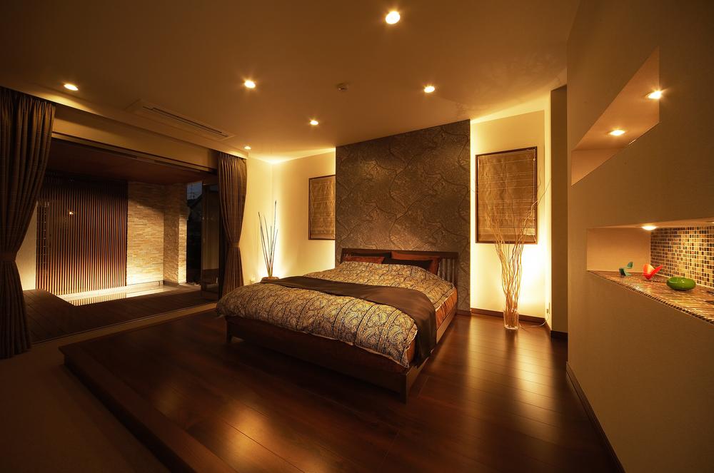 exhibition hall / Showroom. Basin space laid out between the Japanese and the main bedroom. Promises a restful night's sleep is a pleasant breeze and night silence. (Gallery House)