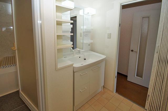 Wash basin, toilet
