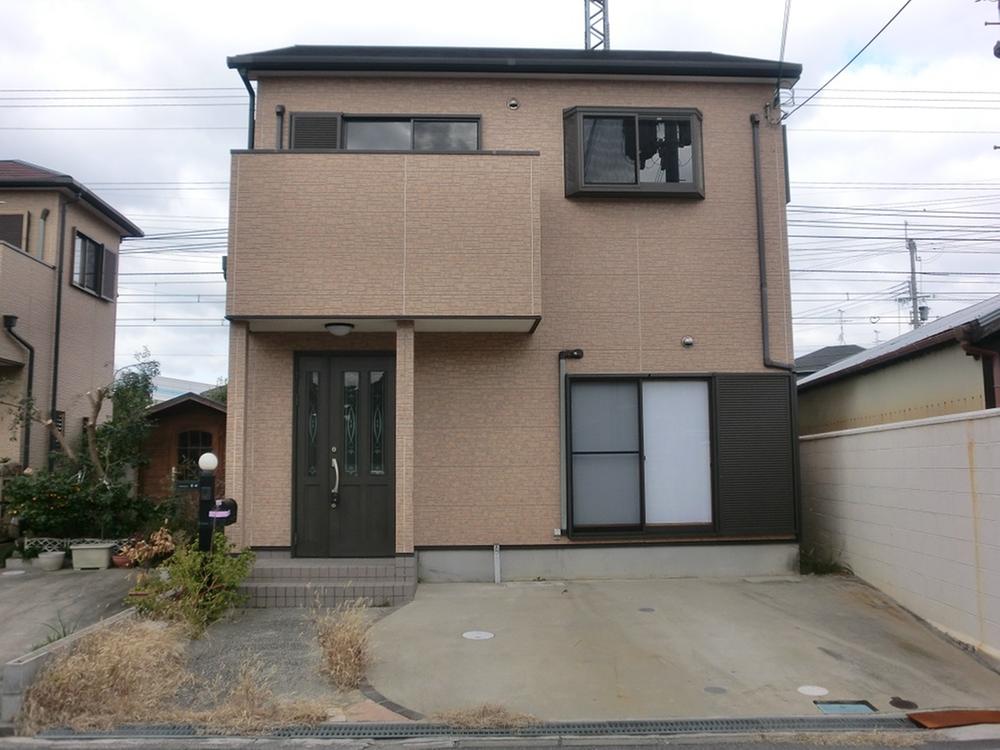 Local appearance photo. Parking two possible