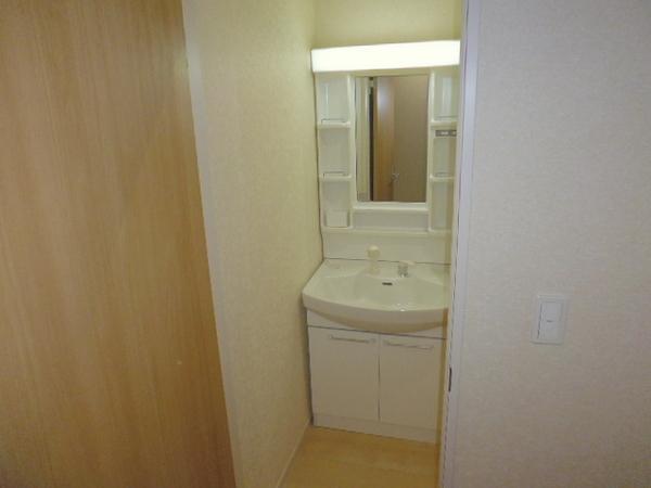 Wash basin, toilet