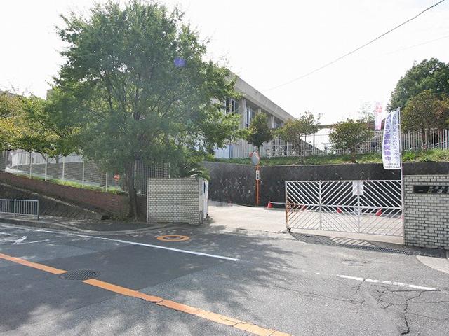 Junior high school. Ichioka until junior high school 2820m