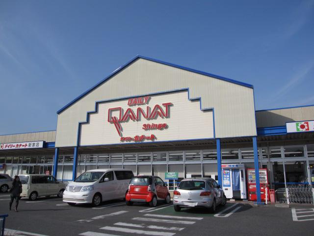 Supermarket. Qanat 2350m until the new home store