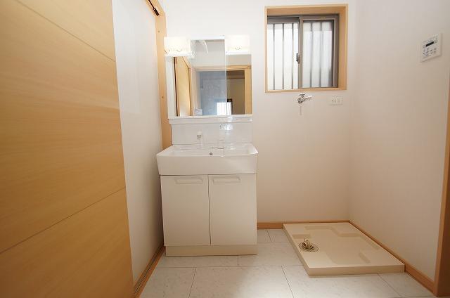 Wash basin, toilet