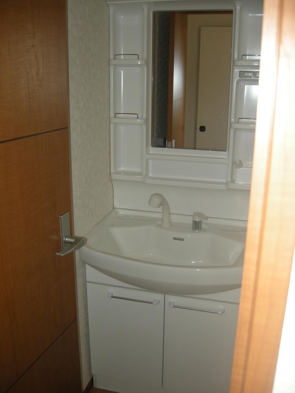 Wash basin, toilet