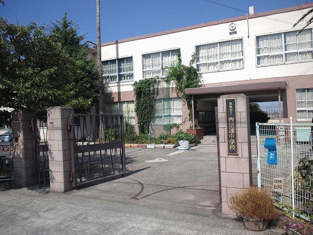 Junior high school. 1160m to the West Cinda junior high school