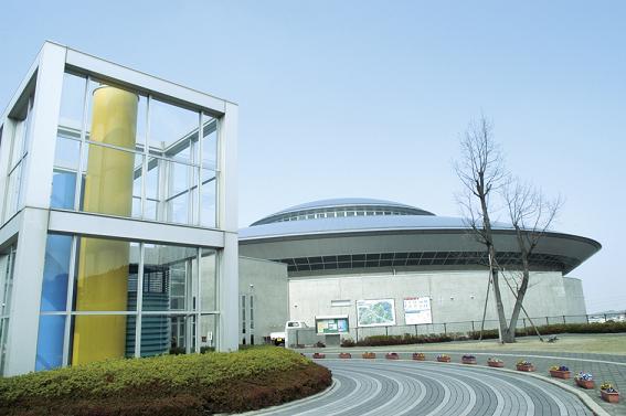 Other local. Heated pool Ya, There is also a tennis court, Wide range of layer can enjoy facilities "Himawari dome" is also adjacent to the Town.