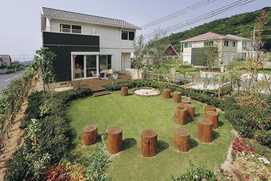 Building plan example (Perth ・ appearance). Dream come true in the 100 square meters more than the site. Garden child run around Omoikkiri