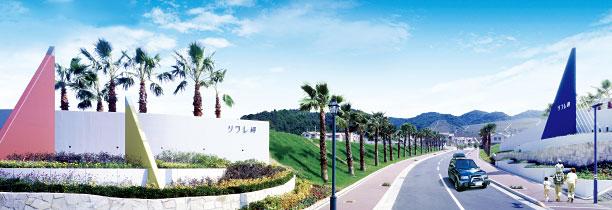 Other local. Main street / Width about 12 meters main road. As the main axis of the residential area, which was working to step car isolation. Road drew a gentle curve, This town seems impression of the hill.