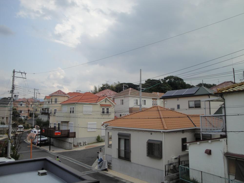 View photos from the dwelling unit. View from the site (November 2013) Shooting