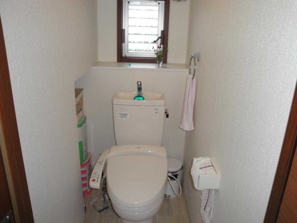 Toilet. Indoor (11 May 2013) Shooting