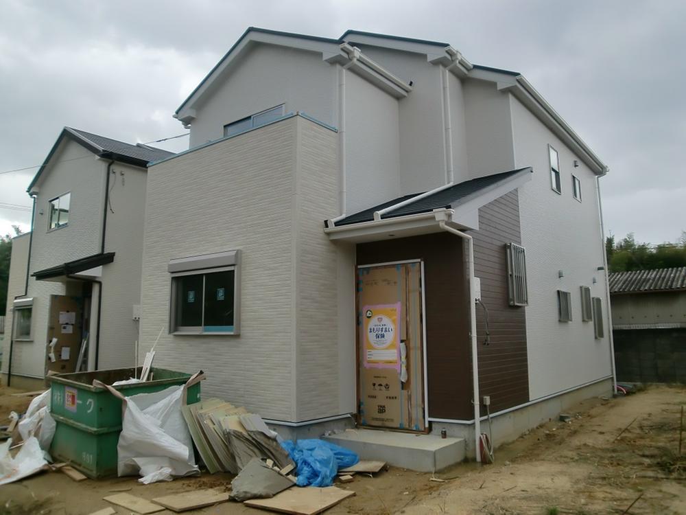 Local appearance photo. 1 Building