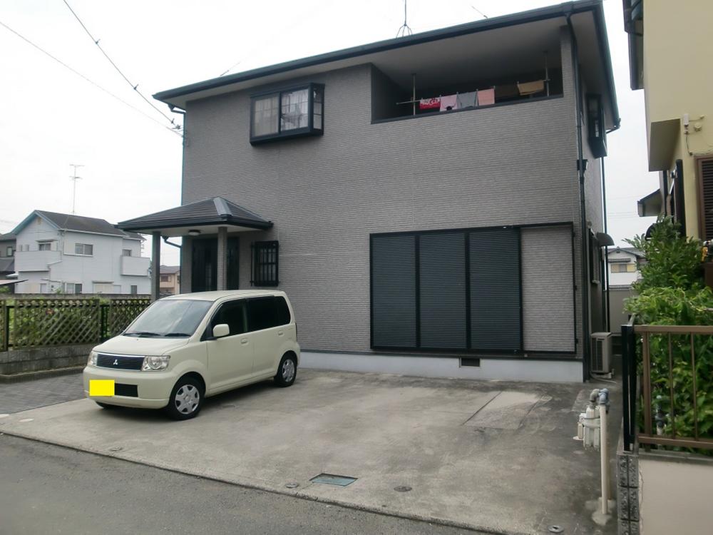 Local appearance photo. Good day for the south side open space