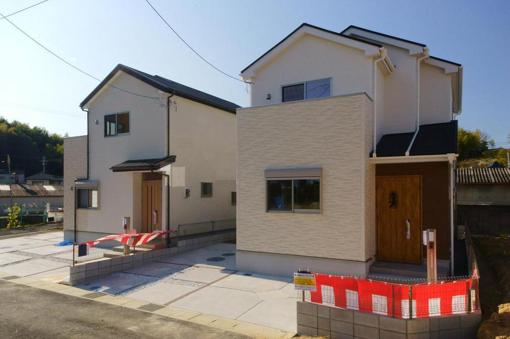 Local photos, including front road. No. 1 destination appearance