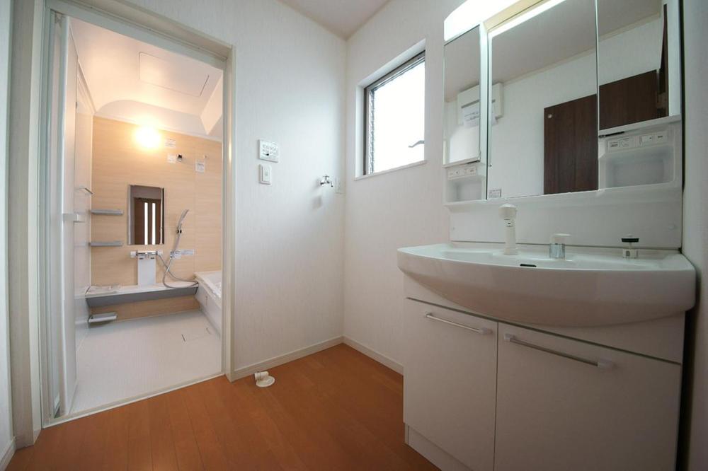 Wash basin, toilet. December 2013 shooting