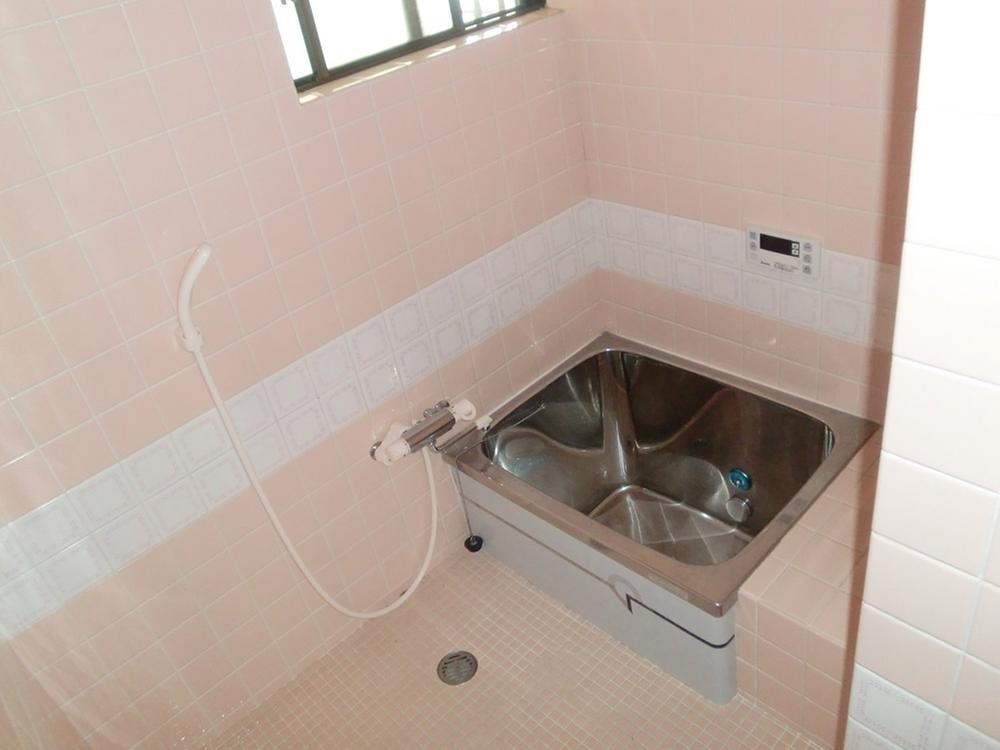 Bathroom. Shower replaced.