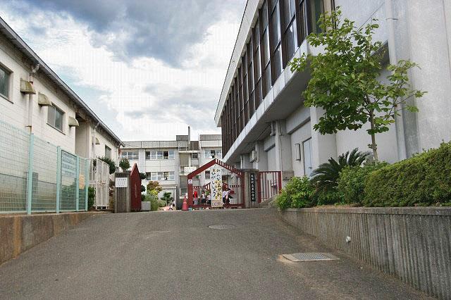 Primary school. 1740m to East Elementary School