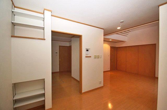 Living. Cross re-covered settled