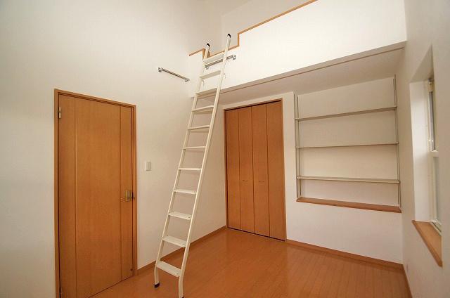 Non-living room. 2 Kaiyoshitsu