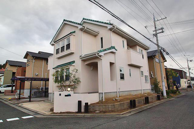 Local appearance photo. Already exterior wall paint